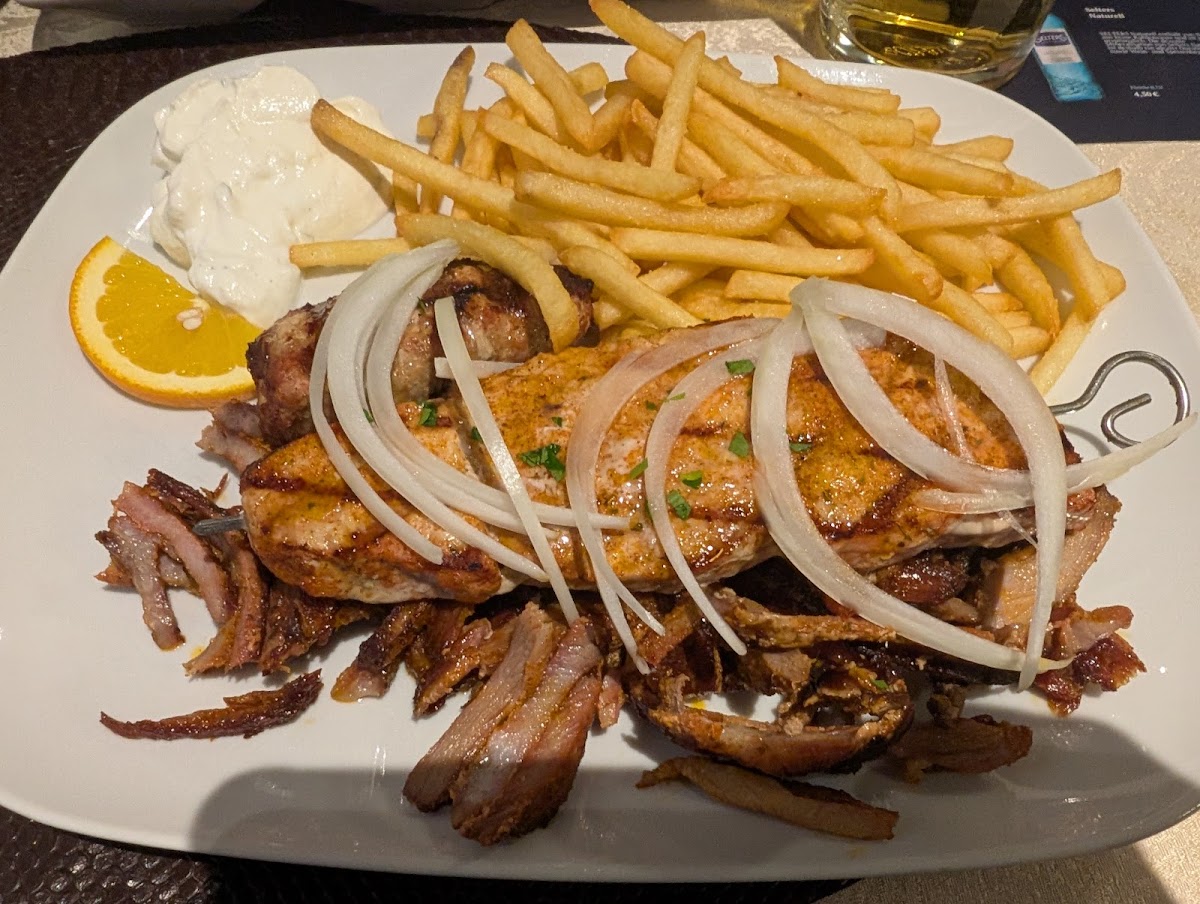 Gaststätte S.v.illingen Vereinsheim Parthenon.-4